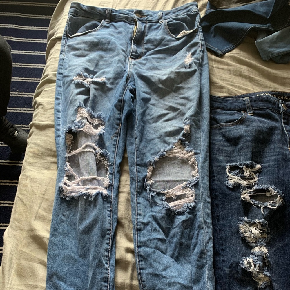 American eagle super hi-rise skinny jeans .